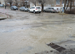 Почему улица Калинина в Камышине "впадает" в "пенсионную лужу"?