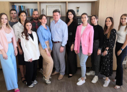 Сайт администрации Камышина показал, кто едет на грандиозный молодежный фестиваль #ТриЧетыре, но пофамильно делегацию представлять не стал