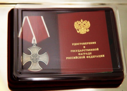 В Волгограде передали родным орден Мужества, которым посмертно наградили сержанта Михаила Кулагина, служившего в Камышине