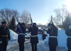 Оружейными залпами отсалютовали в Камышине сегодня, 2 февраля, защитникам Сталинграда в годовщину победы в великом городе на Волге (ВИДЕО)
