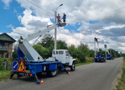 Российский вице-премьер похвалил волгоградского губернатора за высокие темпы восстановления подшефного района Луганской республики