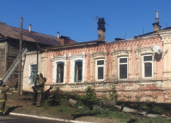 В Камышине пожарные спасли семь человек из горящего дома на улице Зеленой