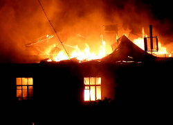 В Петровом Вале Камышинского района в деревянном доме заживо сгорела женщина