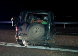 С московской трассы в больницу с проломленной головой доставлен пассажир УАЗА, врезавшегося в отбойник