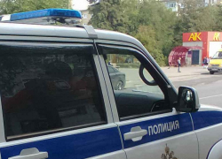 В Камышине мошенница с русыми волосами до плеч "сняла порчу" с доверчивой горожанки за 50 евро, 5 тысяч рублей и горсть золотых украшений
