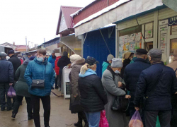 Патрули чиновников и полиции охватили протоколами предпринимателей рынка, "застигнутых" без масок