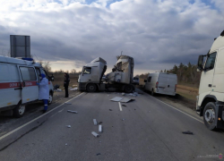 Страшное смертельное ДТП в Камышинском районе под Антиповкой: гонщик без прав устроил "кучу-малу" из дагестанских фур