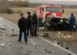 На видео попали страшные последствия аварии с двумя погибшими в Волгоградской области (ВИДЕО)