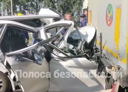 В жутком ДТП с тремя погибшими волгоградцами чудом выжила четырехлетняя девочка  