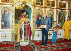 Камышинского доктора Игоря Капустина в День города наградили не в офисе, а в храме
