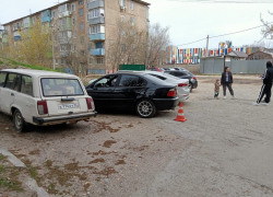 В Камышине полиция ищет беглеца, ударившего BMW в 8-м микрорайоне