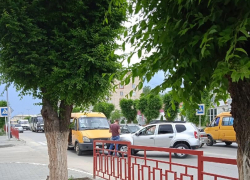 Камышане обсуждают в соцсетях аварию с участием маршрутки в городе