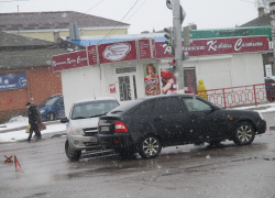 Будни знаменитого перекрестка в Камышине: полдень, 6 марта 2021 года