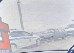 В Камышине на Бородинском мосту умер пешеход