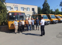 Школьные автобусы выставили на "линейку готовности" в Камышинском районе