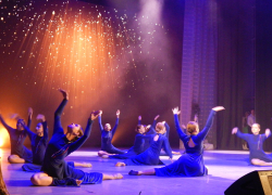 В Камышине в ДК "Текстильщик" концерт в День матери прошел с абсолютным аншлагом (ВИДЕО)