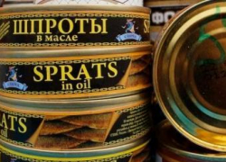 В Камышине у КПП мотострелкового полка инициативная группа жен военнослужащих организовала сбор гостинцев для наших бойцов на Украину 