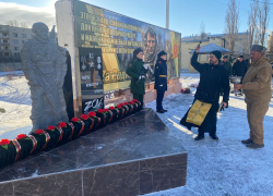 В воинской части, базирующейся в Камышине,открыли памятный знак участникам СВО