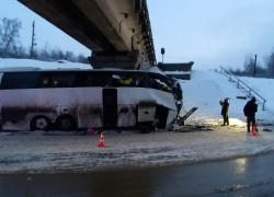 Под Рязанью врезался в опору железнодорожного моста автобус с жителями Волгоградской области (ВИДЕО)