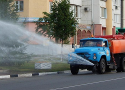 В Камышине стали поливать по утрам улицы