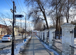 В Камышине принялись за заливку катков в самом конце зимы - ну, так распорядилась погода! (ВИДЕО)