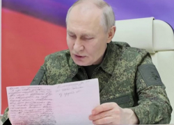 На Западе содрогнулись от вида Путина в военной форме: президент РФ послал сигнал Украине и США