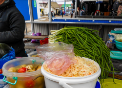 Зеленый лук в Камышине перед Новым годом продается минимум по 500 рублей за килограмм