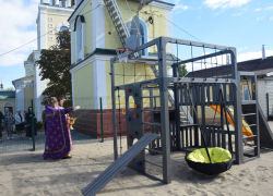 В Никольском кафедральном соборе Камышина работает детская площадка