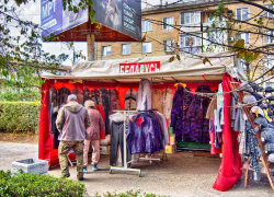 Чем торгуют у ДК "Текстильщик" в Камышине на так называемой белорусской ярмарке