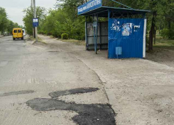 "Латка на асфальте до первого дождя, качество г...но, спасибо администрации", - камышанин (ка)