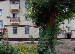 В Камышине демонстрирует приличный вид после капремонта один из самых обшарпанных домов на улице Титова