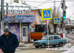 В Камышине службы благоустройства с трудом пытаются смягчить "издержки" от гололеда 