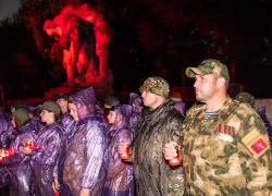 Андрей Бочаров принял участие в патриотической встрече на Мамаевом кургане, об участии Станислава Зинченко в акции "Свеча памяти" пока не сообщается