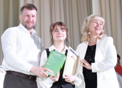 В Камышинском районе «ученик года-2026» Юлия Маринова расплакалась на сцене от радости