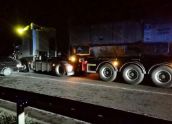 В Камышинском районе после неуправляемого выноса на "встречку" отечественной легковушки 24-летнюю девушку увезли к хирургам