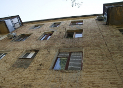 15-летняя школьница выпала из окна второго этажа во время скандала между родителями, - "Блокнот Волгограда"