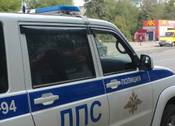 В Камышине владелец "Форда" случайно выглянул в окно и ахнул: на его глазах угоняли его иномарку 