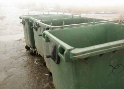 В Камышине на улице Витебской "сгинули" в огне два мусорных евробака