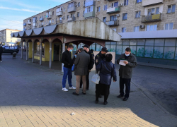 В Камышине чиновники и полицейские ловят "безмасочников" в маршрутках и автобусах