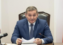 Андрей Бочаров провел оперативное совещание по ДТП со школьным автобусом в Октябрьском районе