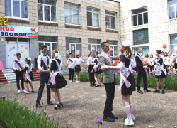 В администрации Волгоградской области напомнили, по какому телефону выпускники и родители могут позвонить в случае проблем с ЕГЭ
