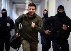 «Никаких договорённостей, кроме абсолютной капитуляции»: Зеленский готовится «сдать» Украину, - "Блокнот - Россия"