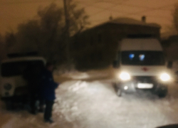 Зачем на улицу Краснодонскую, 18 в Камышине приехали сразу три "скорых"
