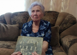 100-летняя врач из Волгограда сделала прививку от COVID-19