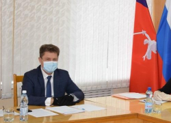 Глава Камышина Станислав Зинченко не стал сходу передавать персональную "Тойоту Камри" врачам, в больницы направили автомобили попроще