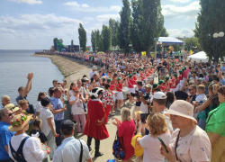 Камышинскому Арбузному фестивалю остро не хватает свежих режиссерских идей и пространства (ВИДЕО)