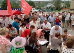 Калачевцы в Волгоградской области собрались на митинг протеста и потребовали самороспуска от Областной думы за поддержку пенсионной реформы