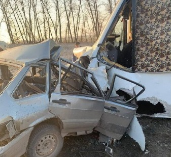 Девять человек разбились на границе с Волгоградской областью: трое - насмерть