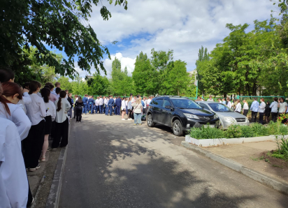 Девятиклассники «в очередь» выстроились на сдачу ОГЭ по математике в Камышине 2 июня