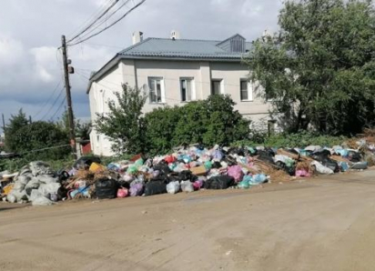 ﻿Так называемые власти, какое-нибудь руководство, обратите внимание на оплачиваемый «вынос» мусора: выбросить некуда! - камышанка